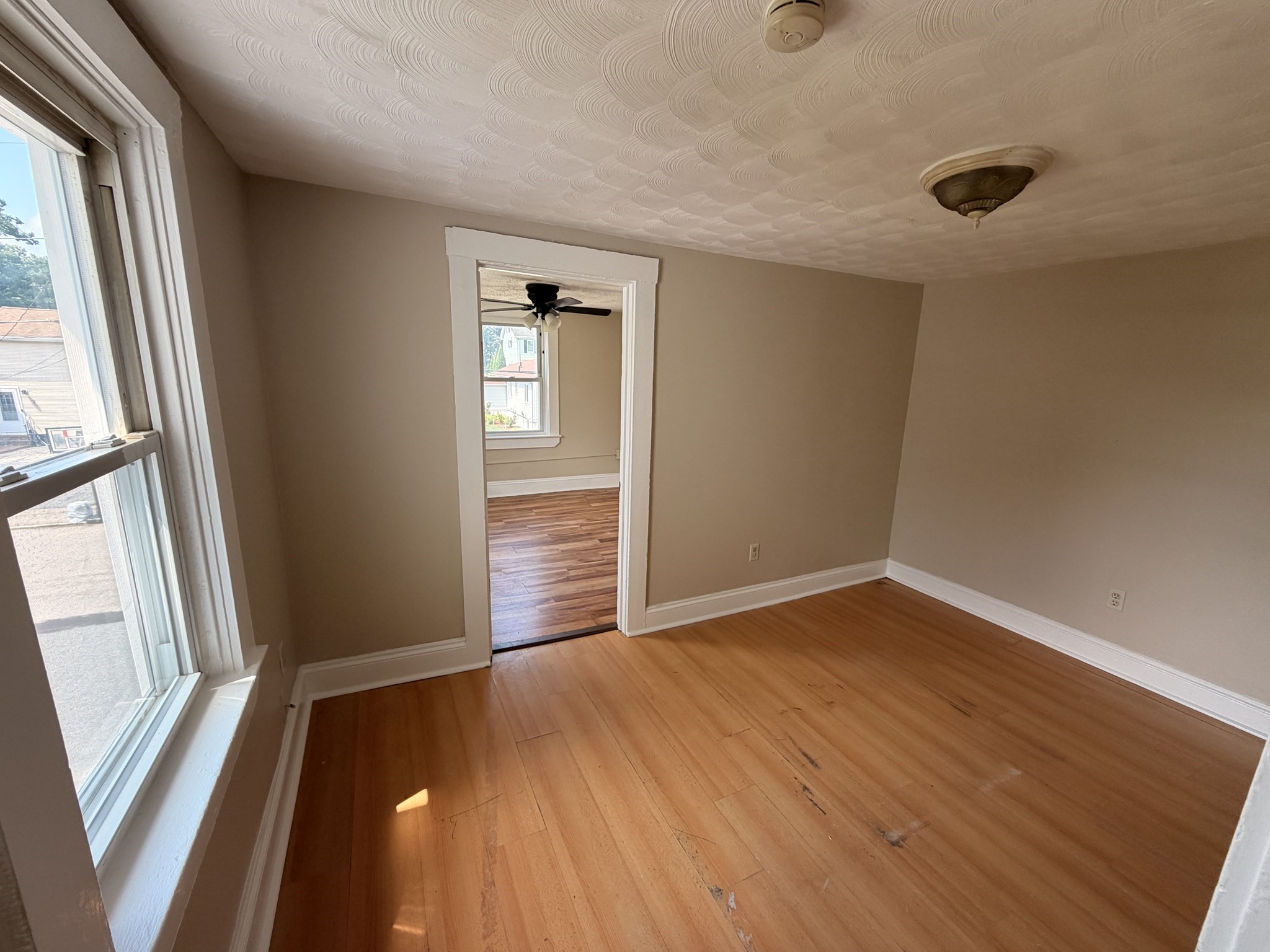 326 Thacher St Property Photo 16