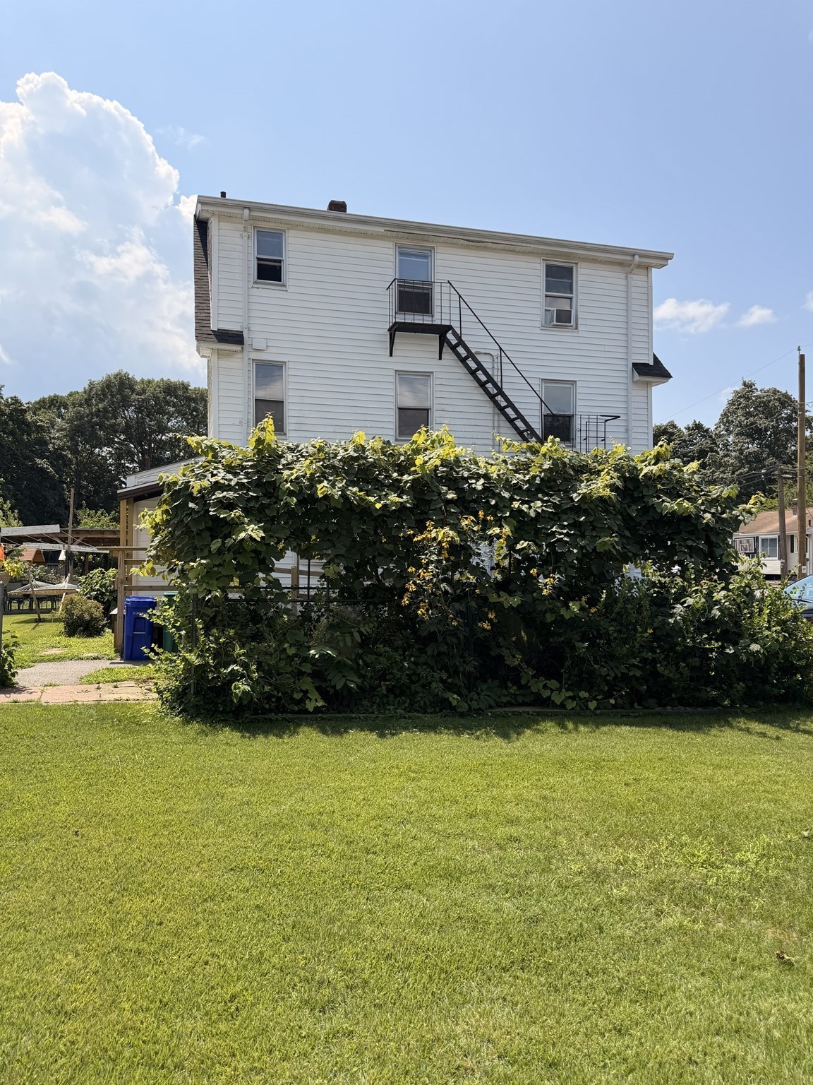 326 Thacher St Property Photo 22