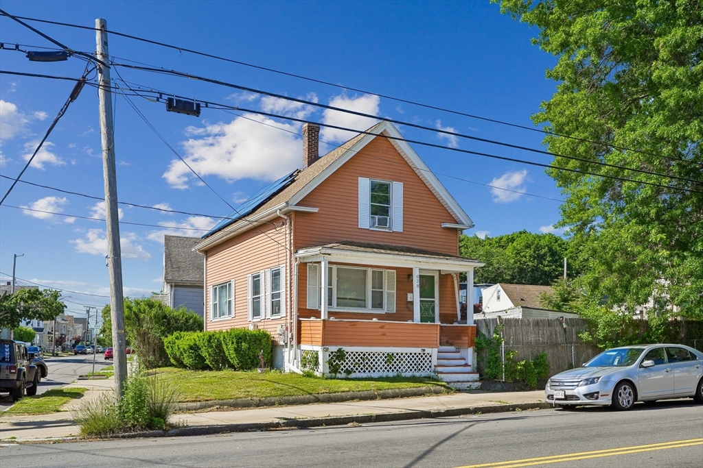 638 Boston St Property Photo 2
