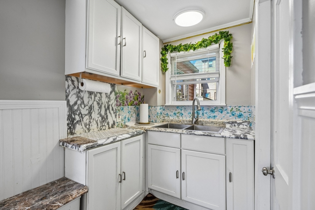 638 Boston St Property Photo 6