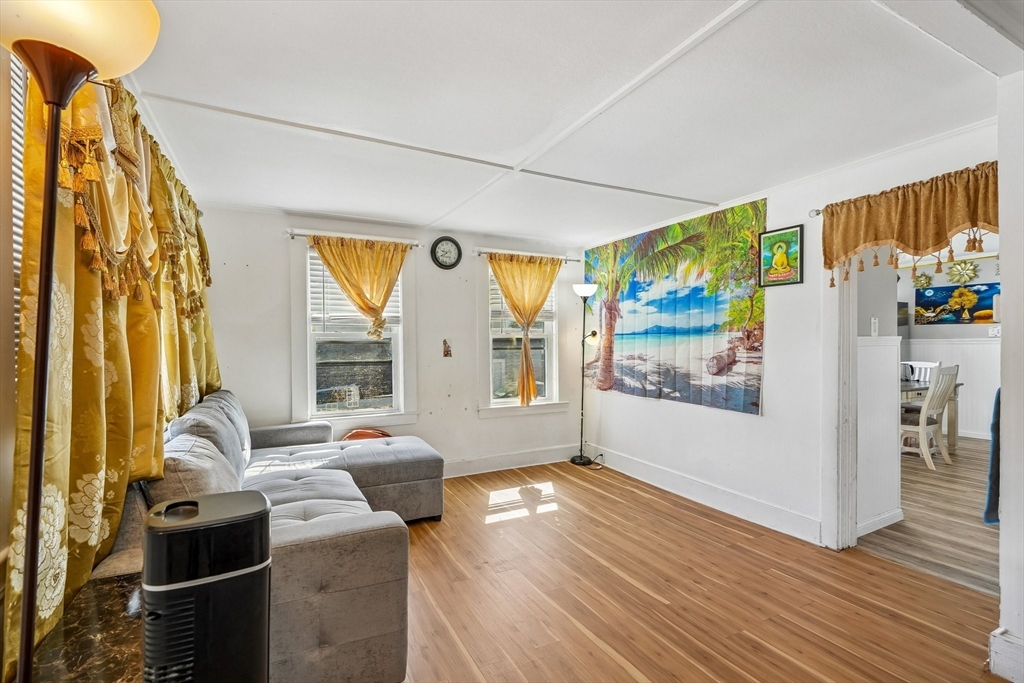 638 Boston St Property Photo 8