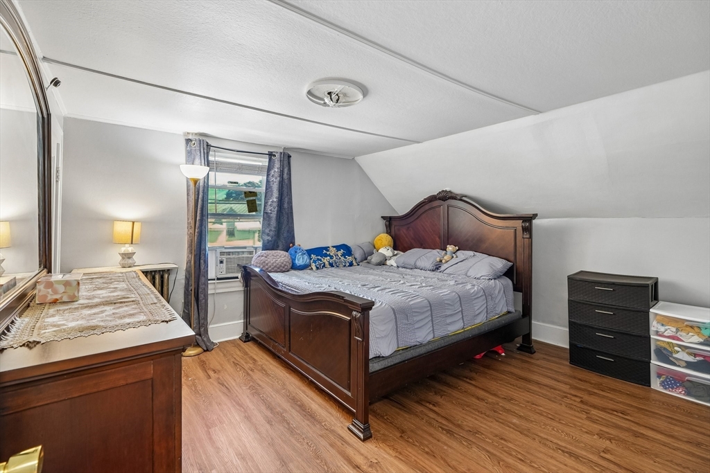 638 Boston St Property Photo 14