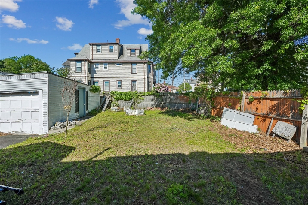 638 Boston St Property Photo 23