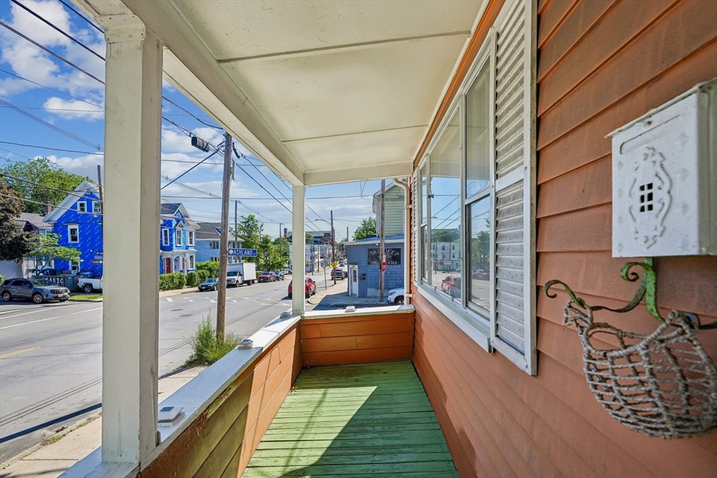 638 Boston St Property Photo 24