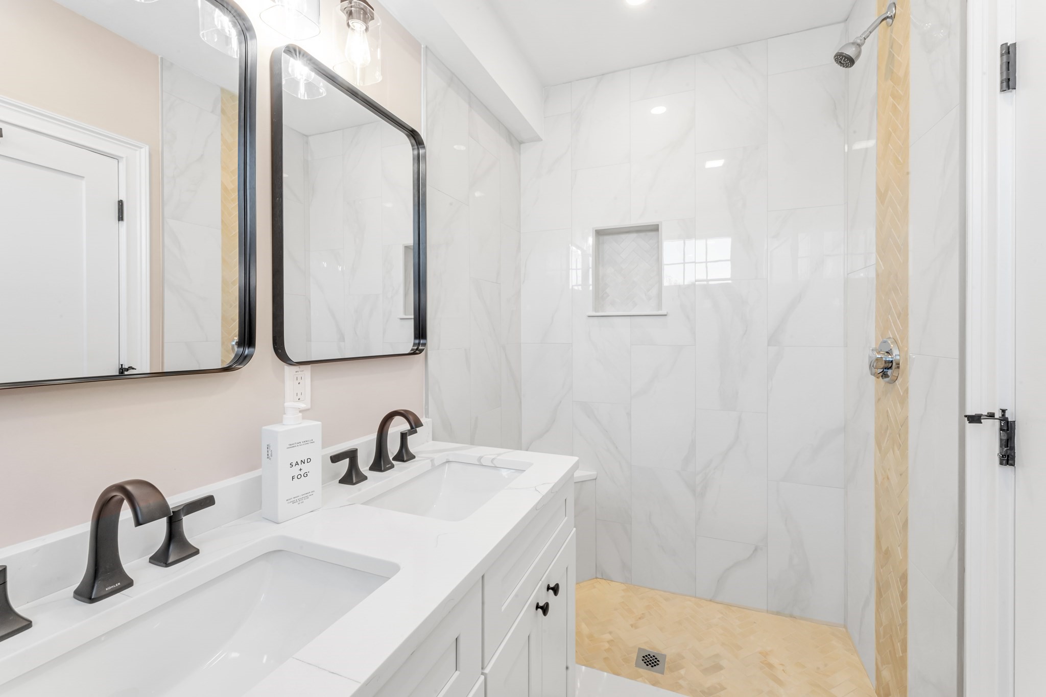 112 Armandine Street # 3 Property Photo 17