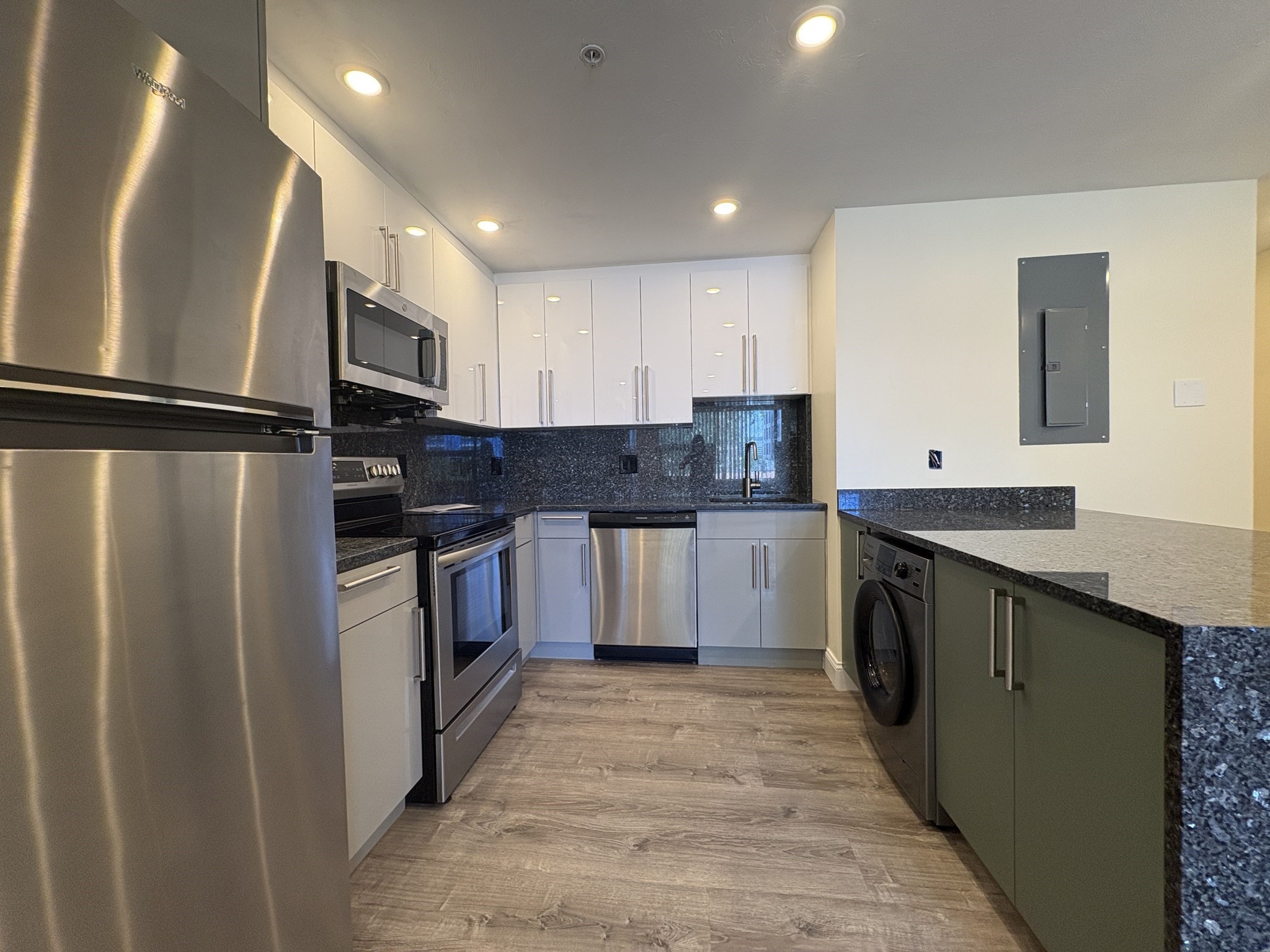 1028 Commonwealth Ave # 305 Property Photo 1