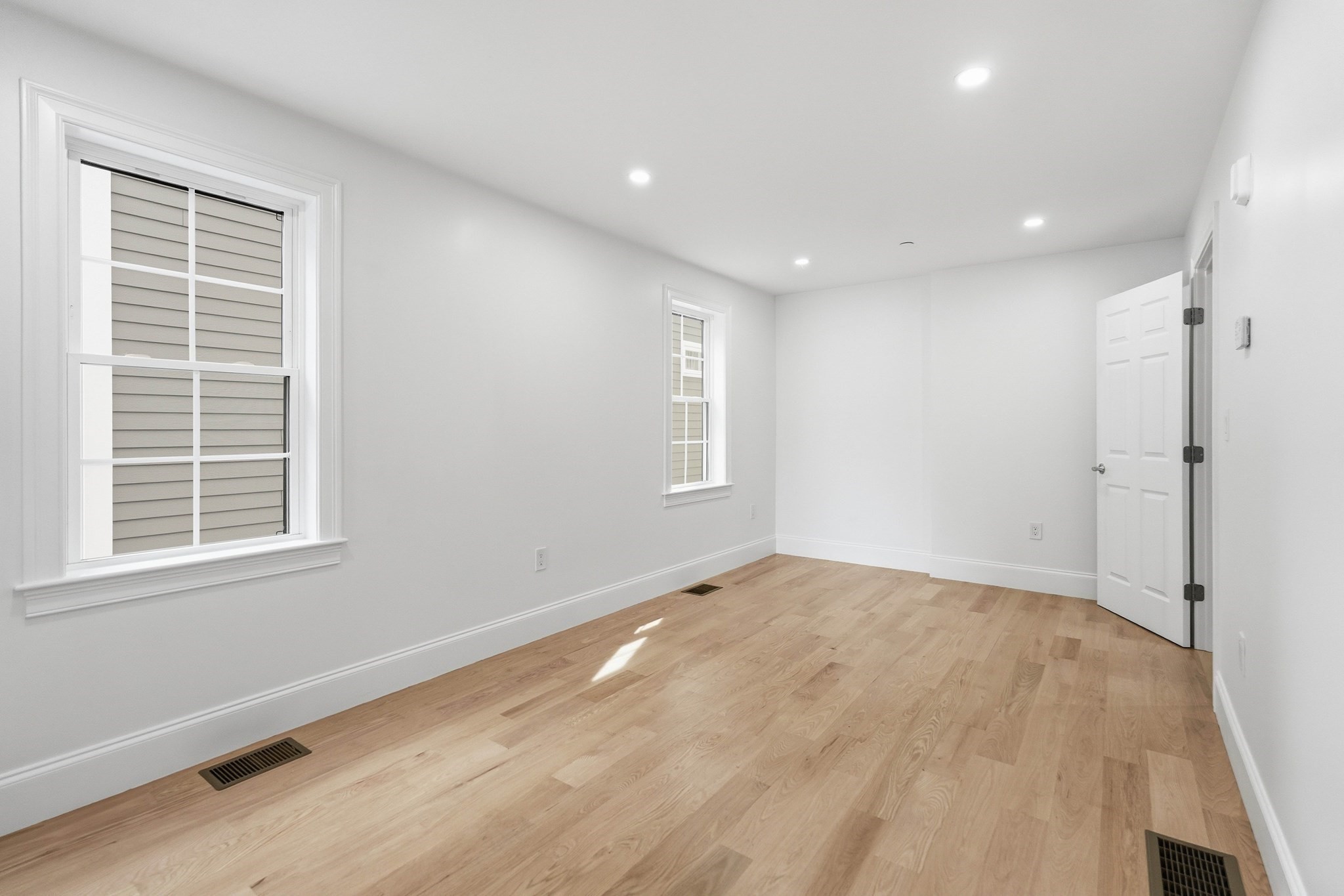 11 Washington Street Property Photo 14