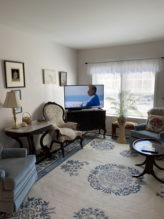 110 Dillingham Ave # 208 Property Photo 1