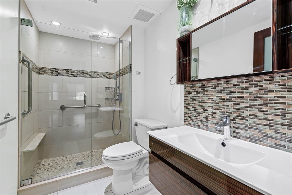 100 Ledgewood Dr # 319 Property Photo 11