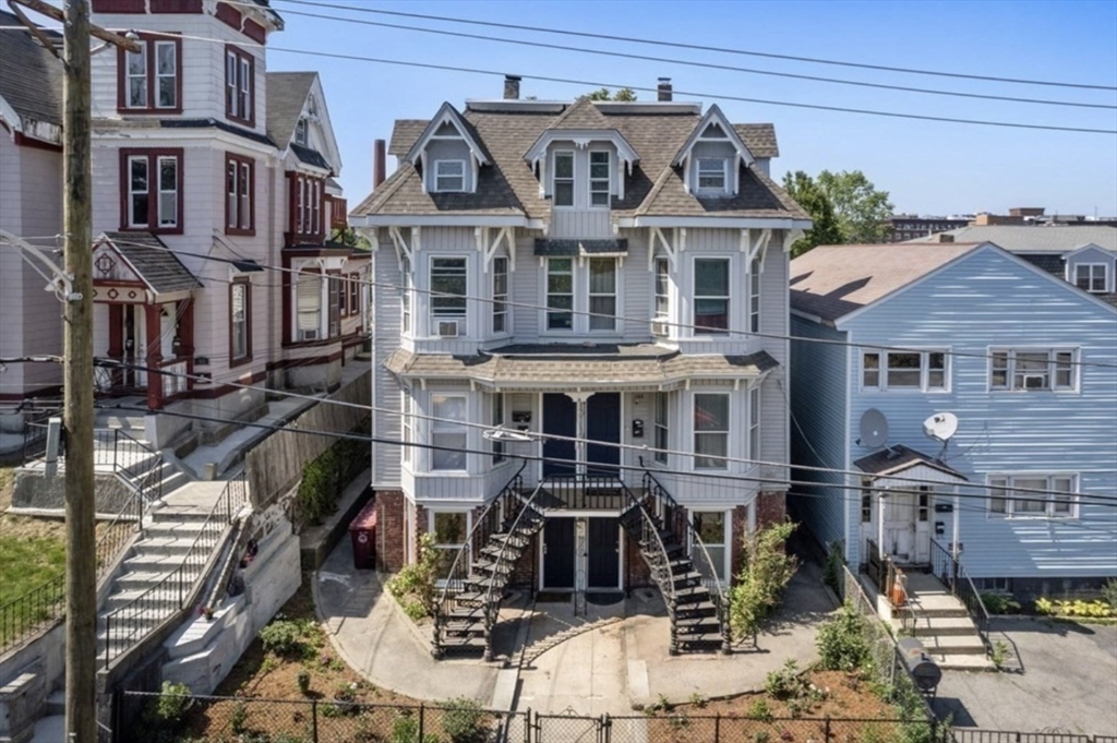 153 Summer St Property Photo 1
