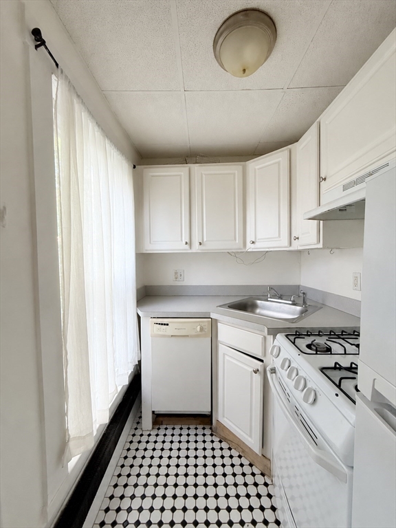 23-25 Inman St Property Photo 4