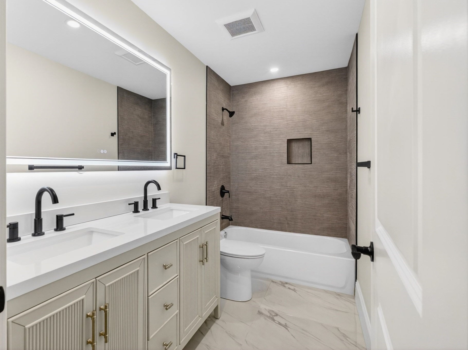 152 Washington St # 2 Property Photo 11