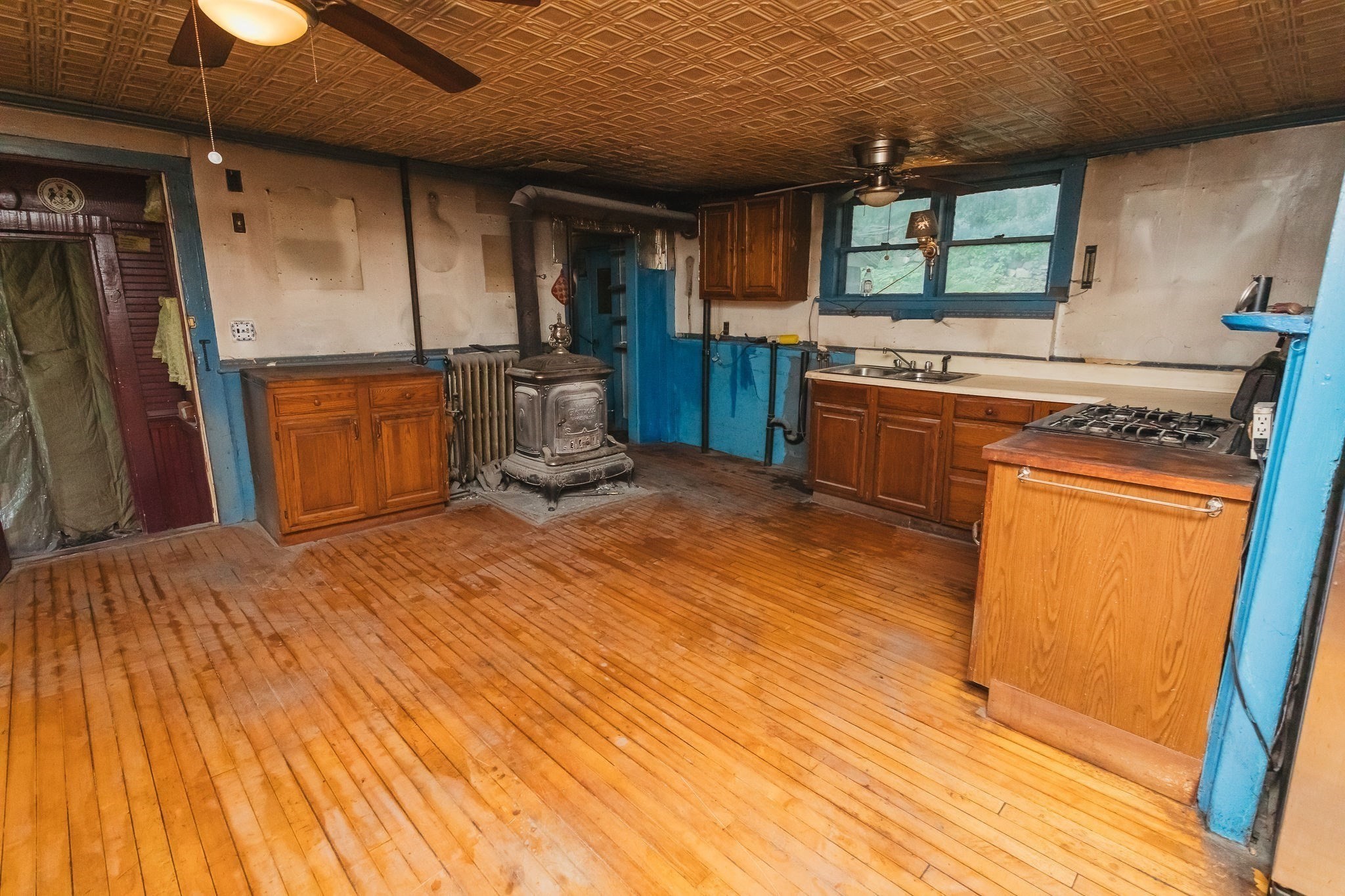2 Cross Street Property Photo 4