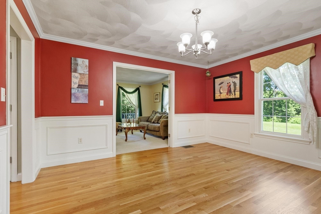 5 Laury Lane Property Photo 17