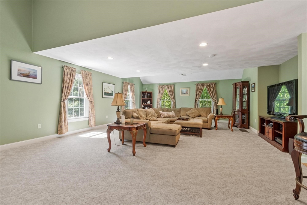 5 Laury Lane Property Photo 18