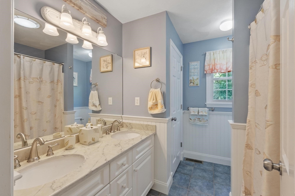 5 Laury Lane Property Photo 32