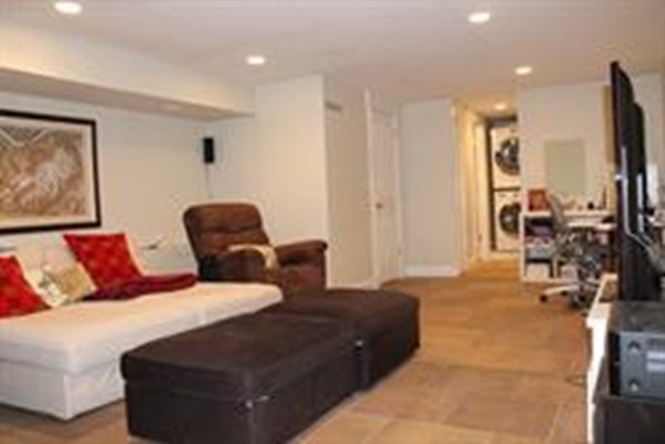 384 Washington Street # B Property Photo 4
