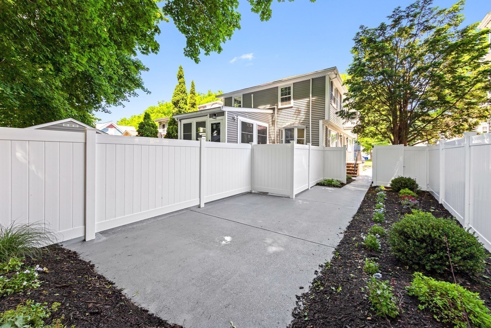 22 Park St # A Property Photo 27