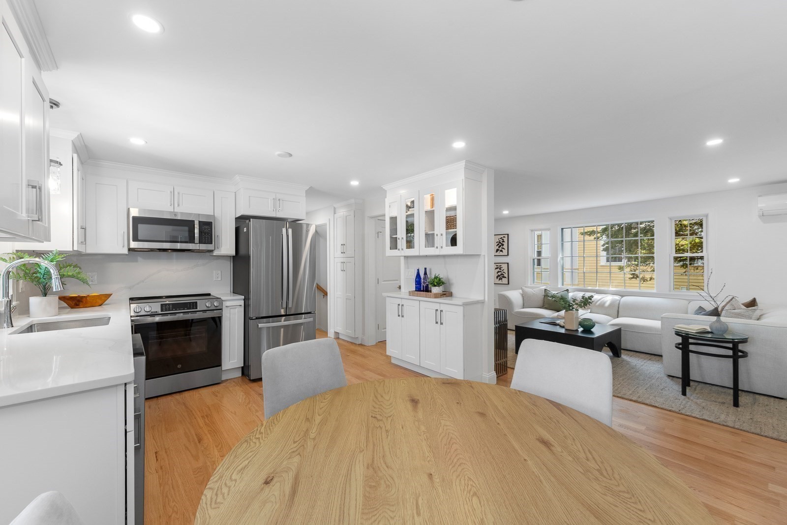 22 Park St # B Property Photo 8