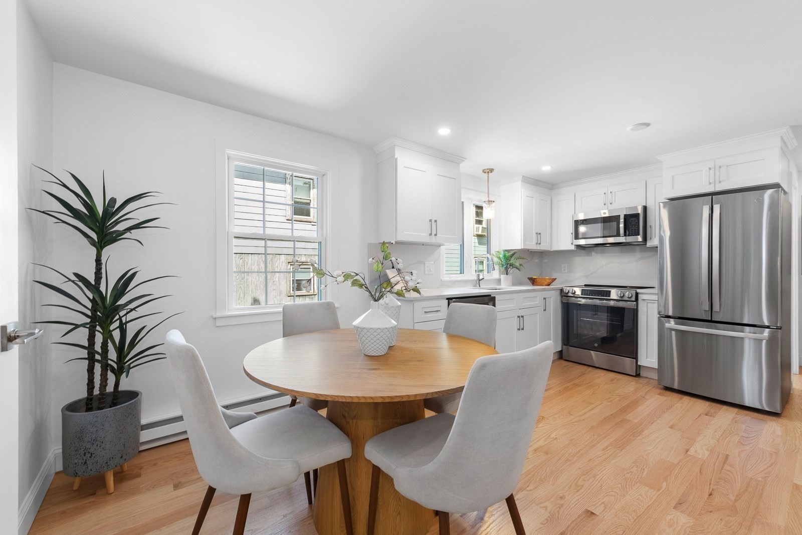 22 Park St # B Property Photo 9