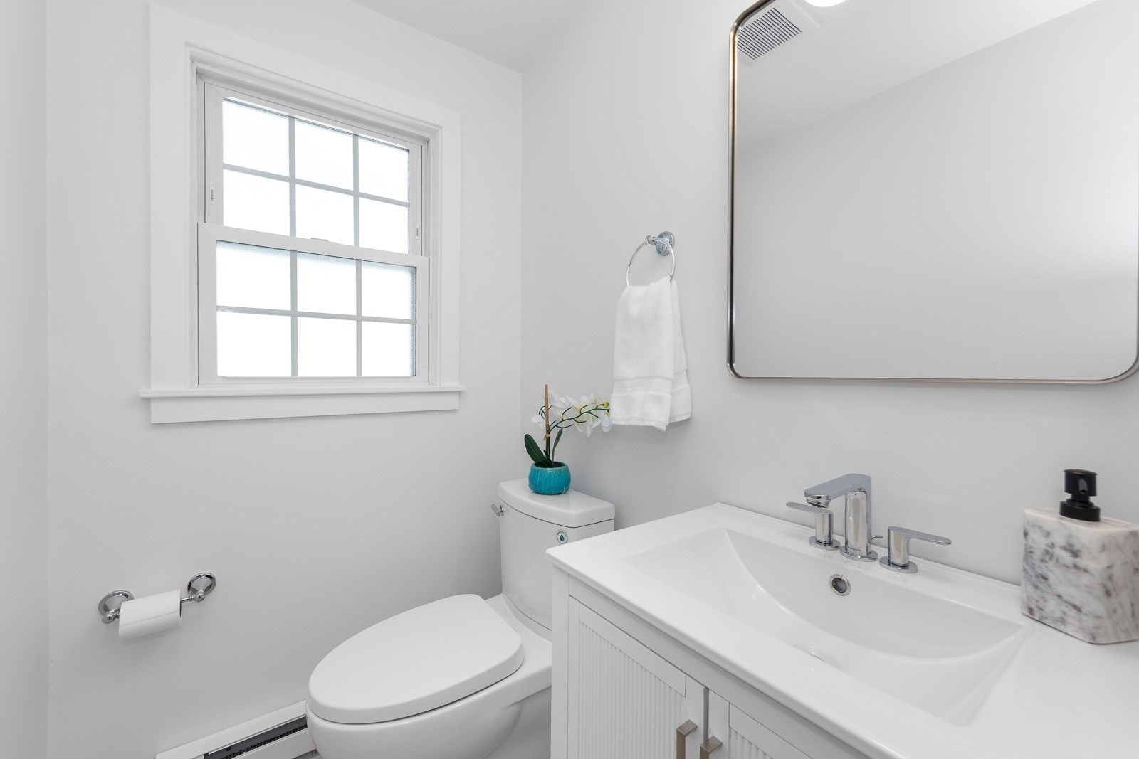 22 Park St # B Property Photo 14