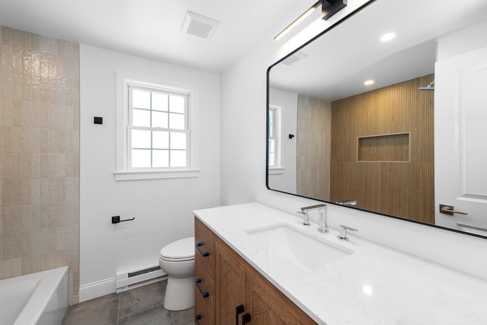 22 Park St # B Property Photo 16