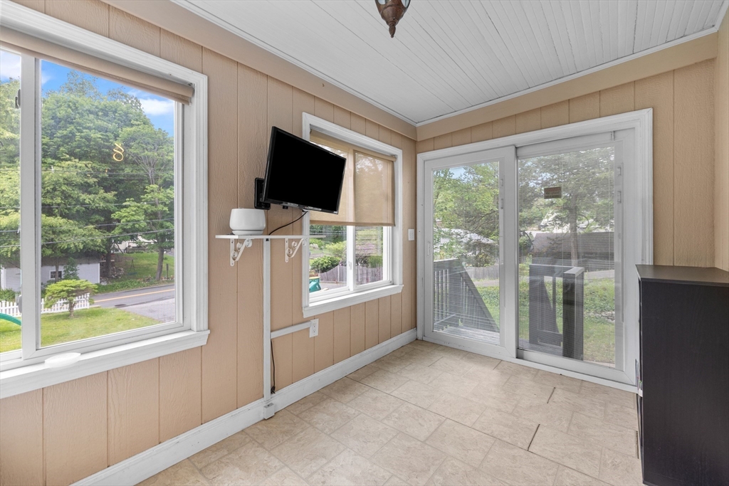 42 Wood St Property Photo 32