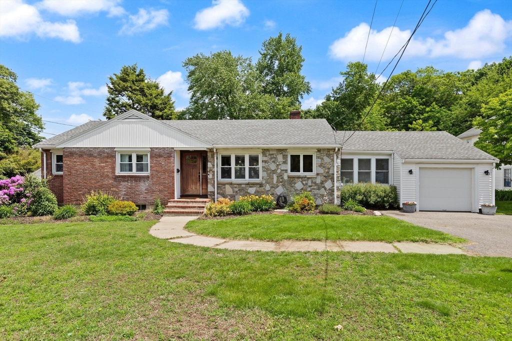 178 Webster St Property Photo 2