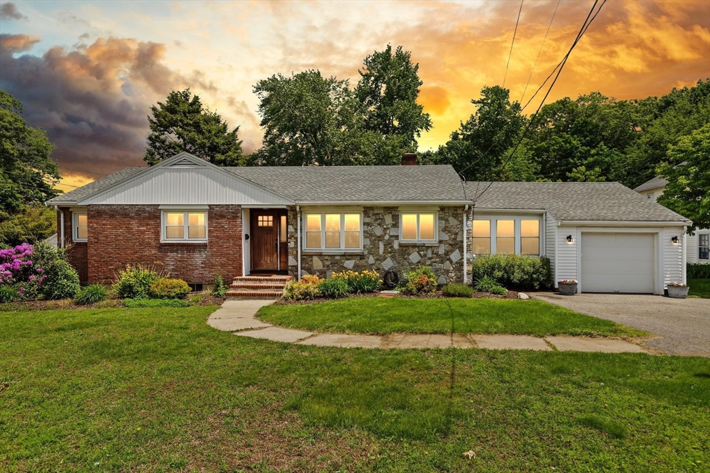 178 Webster St Property Photo 3