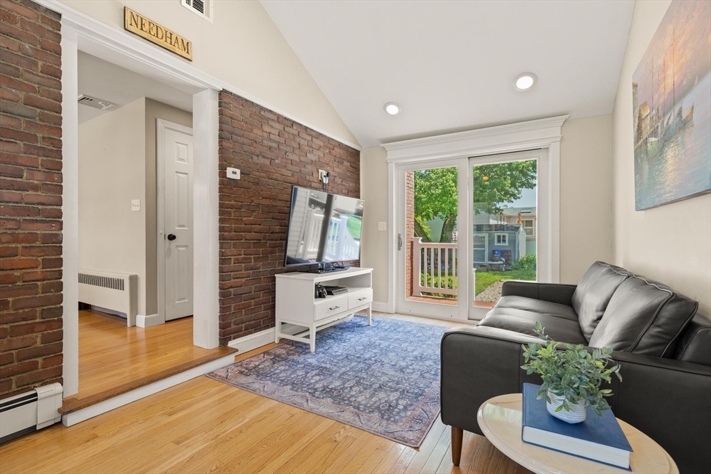 178 Webster St Property Photo 7