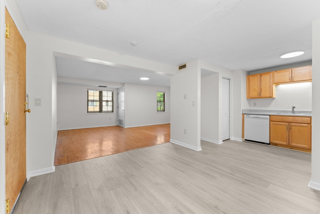 35 Eagle Avenue Unit 7 Property Photo 5