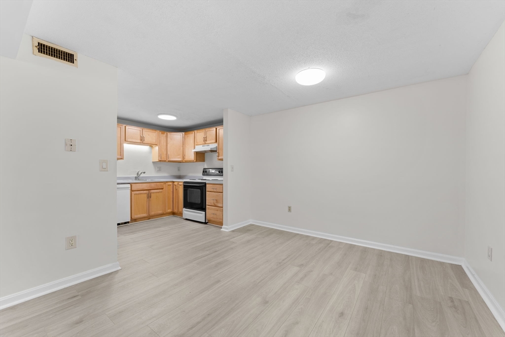 35 Eagle Avenue Unit 7 Property Photo 6