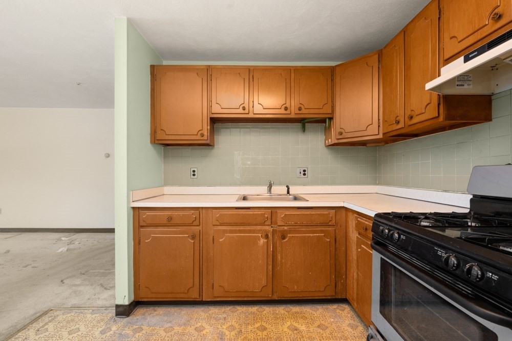141 Willard St # 8 Property Photo 3