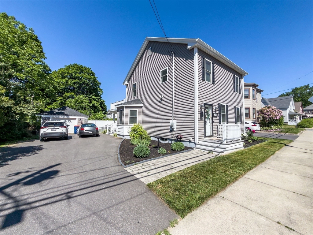 212 Main St Property Photo 2