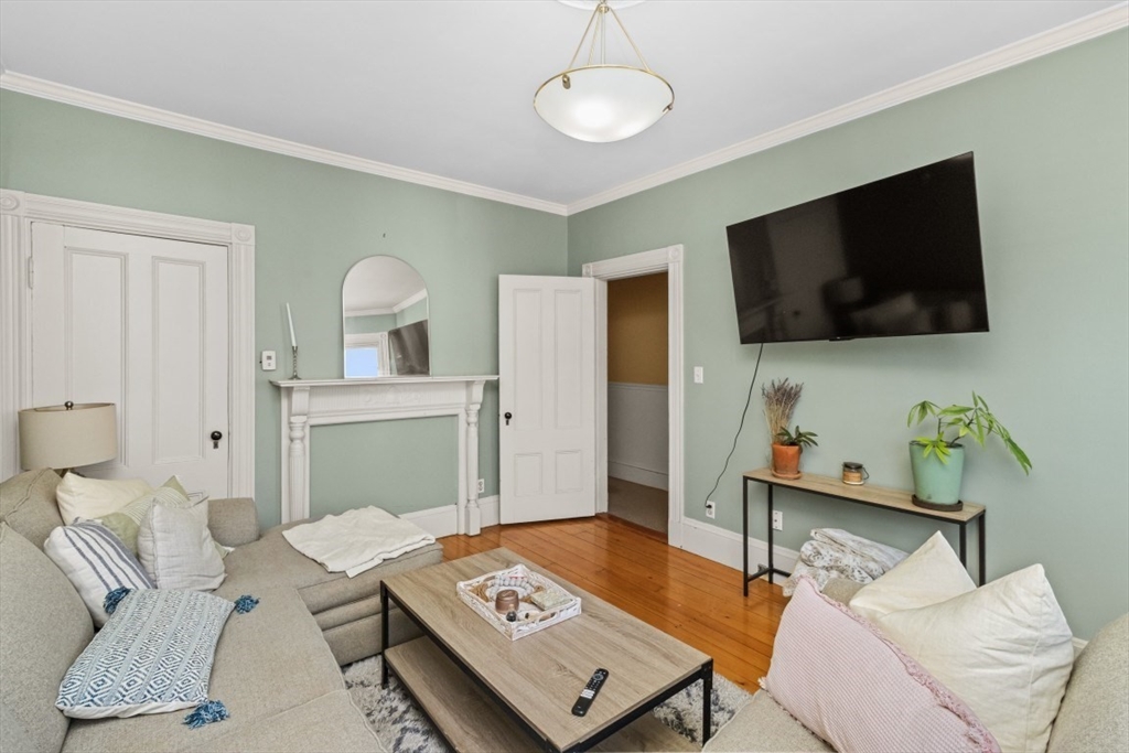 725 East 3rd St Property Photo 6