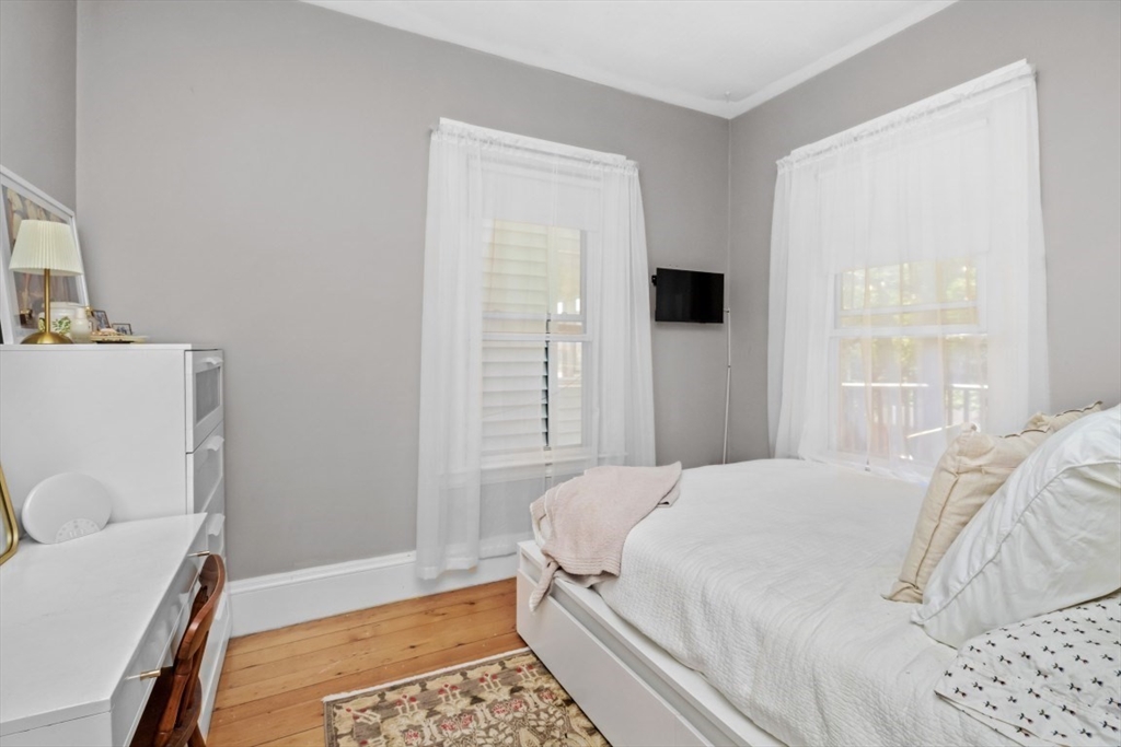 725 East 3rd St Property Photo 15