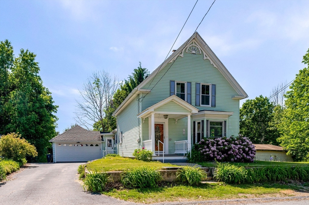186 Summer St Property Photo 1