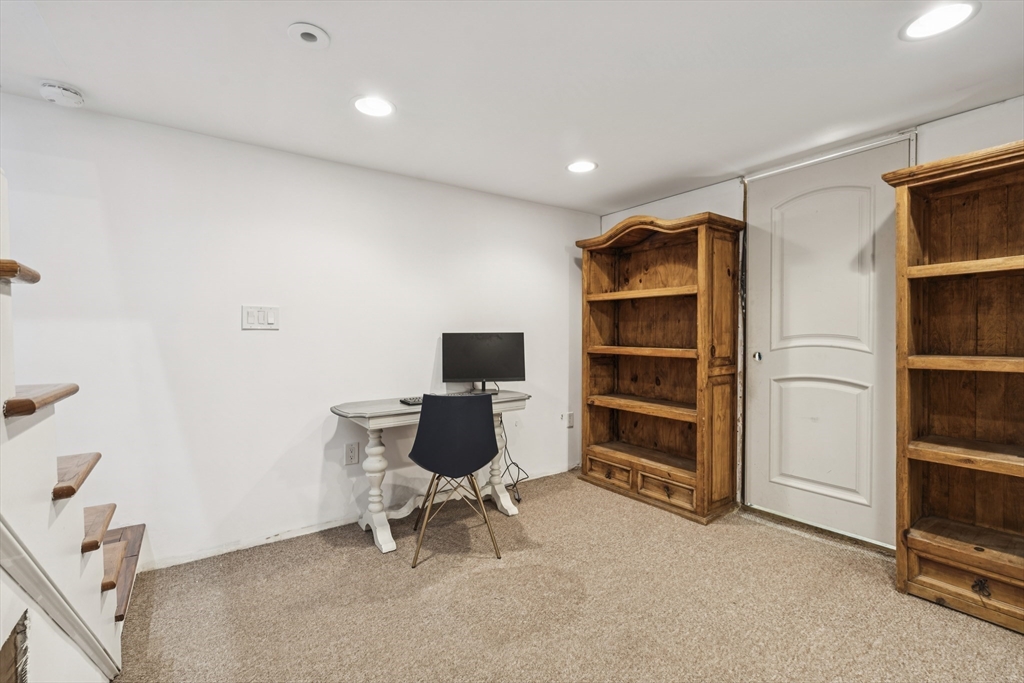 6 Suntaug Street Property Photo 25