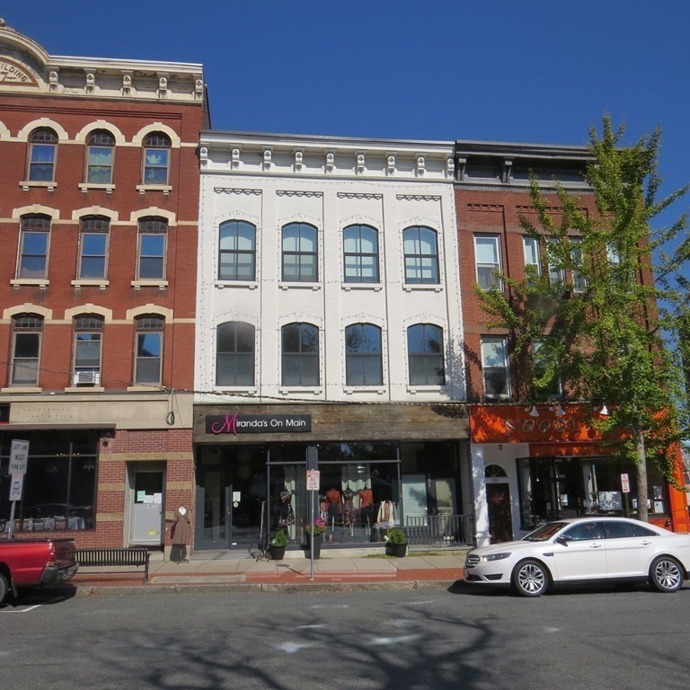 261 Main St Property Photo 1
