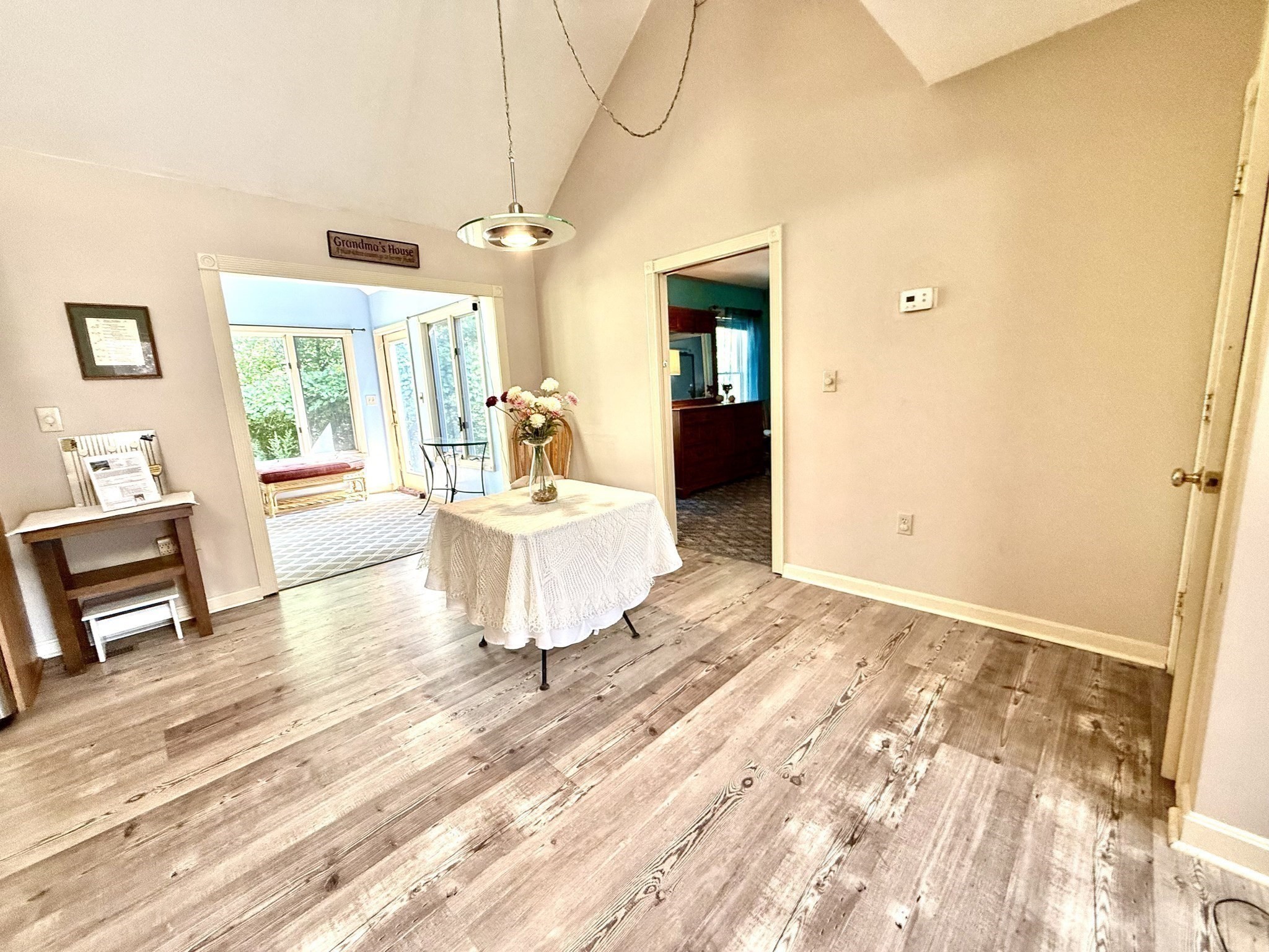 169 Park Ave W Property Photo 10