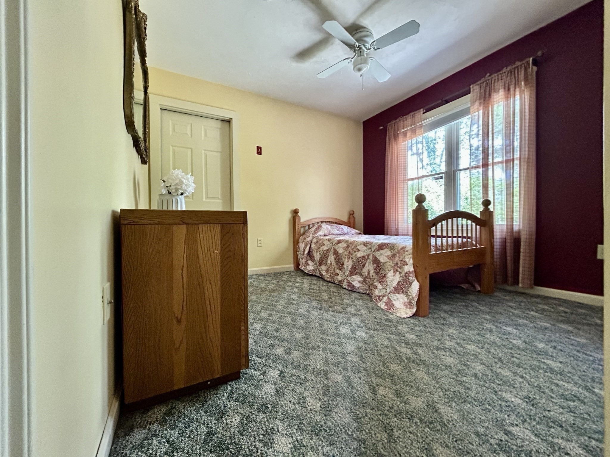 169 Park Ave W Property Photo 20