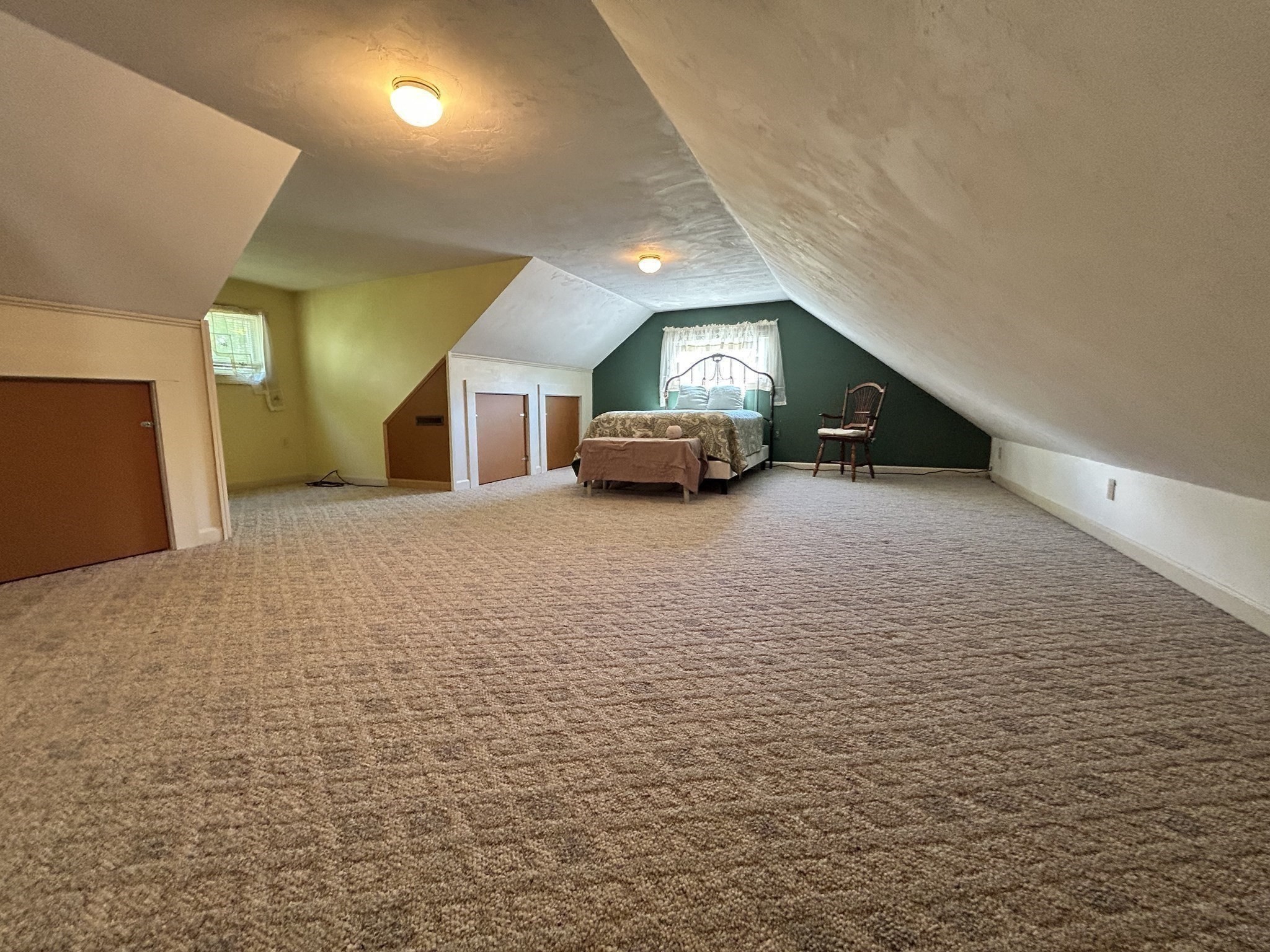 169 Park Ave W Property Photo 23