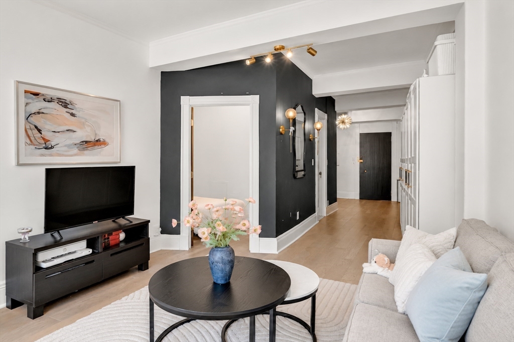 21 Beacon St # 8g Property Photo 5
