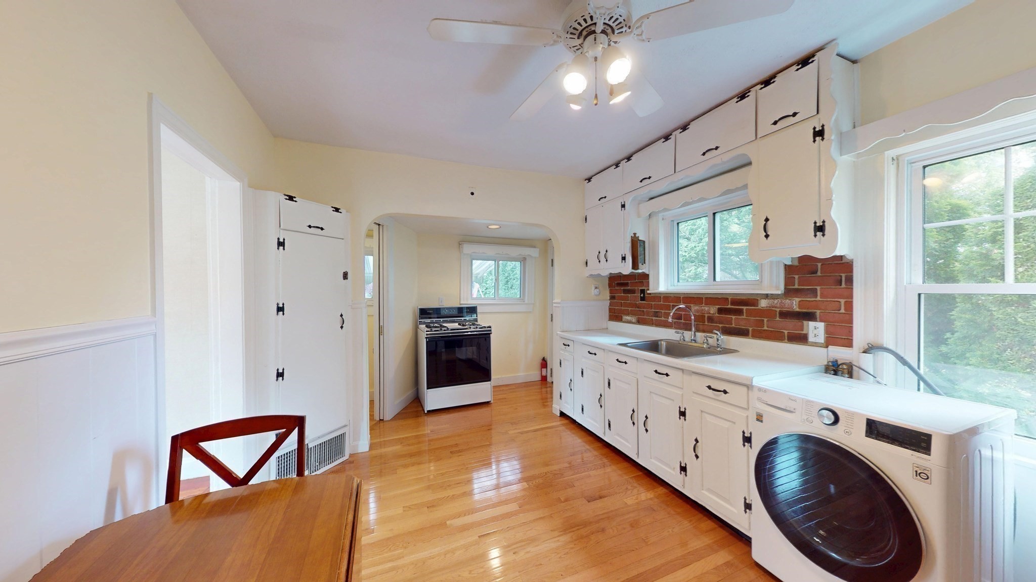233 Florence Ave Property Photo 15