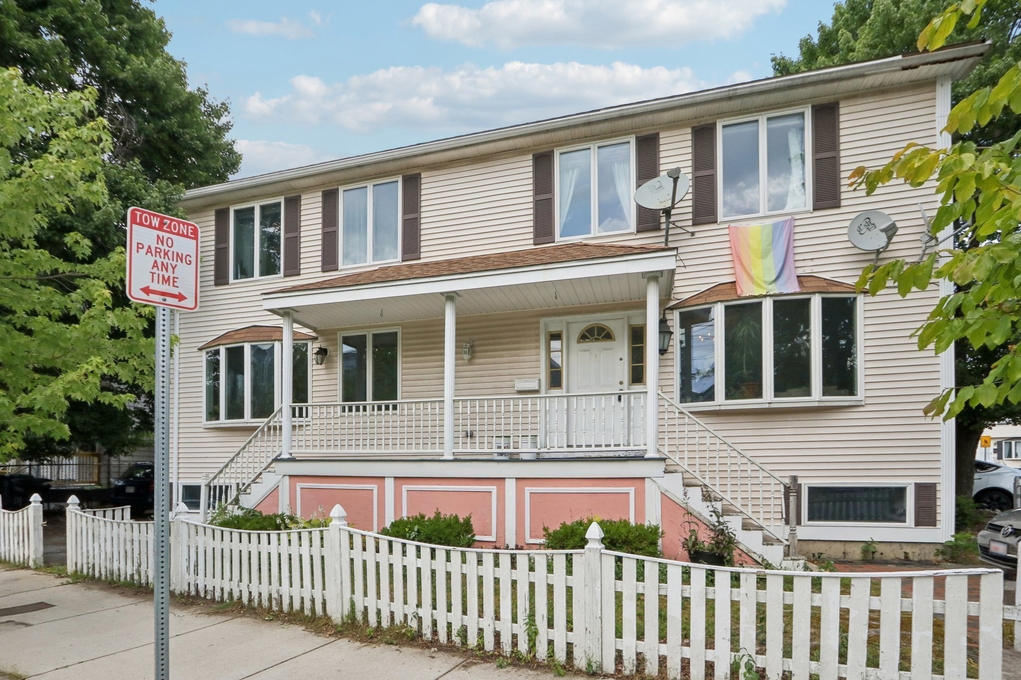 309 Beacon St Property Photo 1