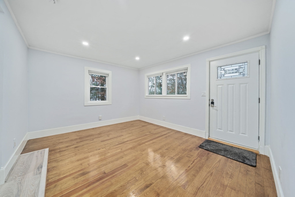 73 Laurie Ave Property Photo 2