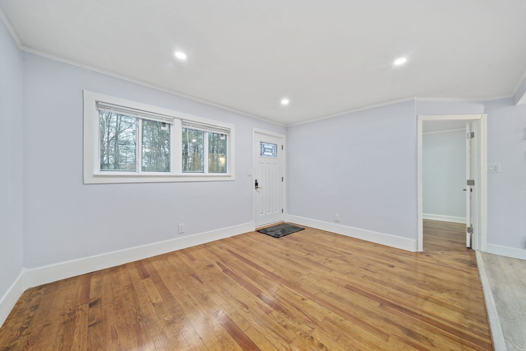 73 Laurie Ave Property Photo 3