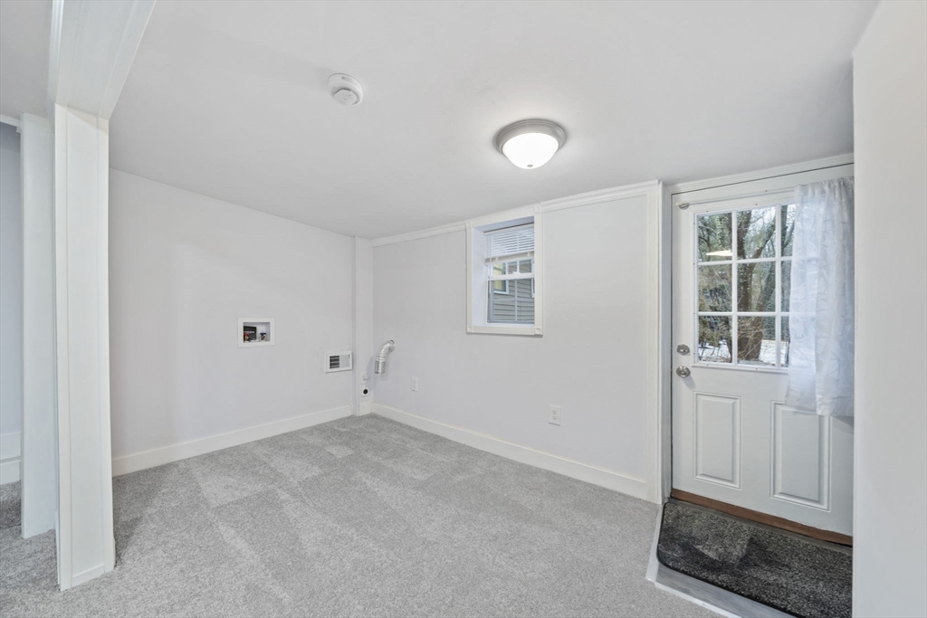 73 Laurie Ave Property Photo 16