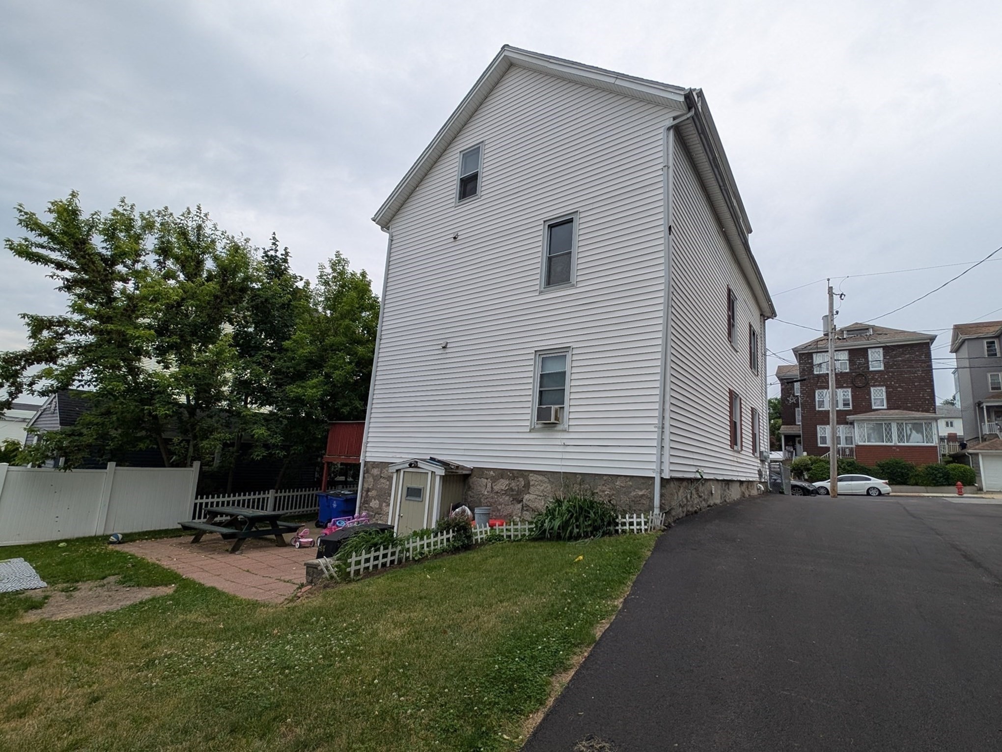 162 Rockland St Property Photo 2