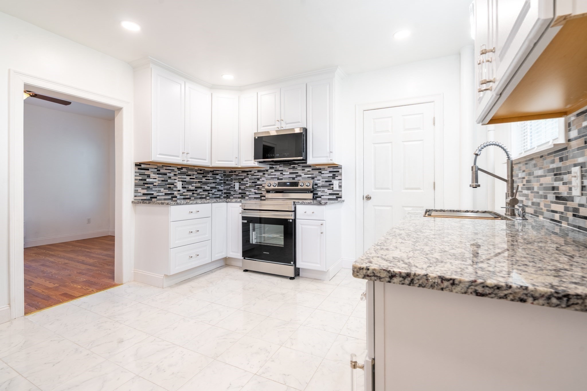10 Walnut St Property Photo 8